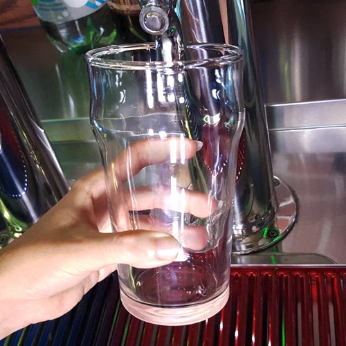 20-barconic-imperial-pint-glass_3.jpg BarProducts.com BAR SUPPLIES BarConic® 20 Oz English Pub Glass