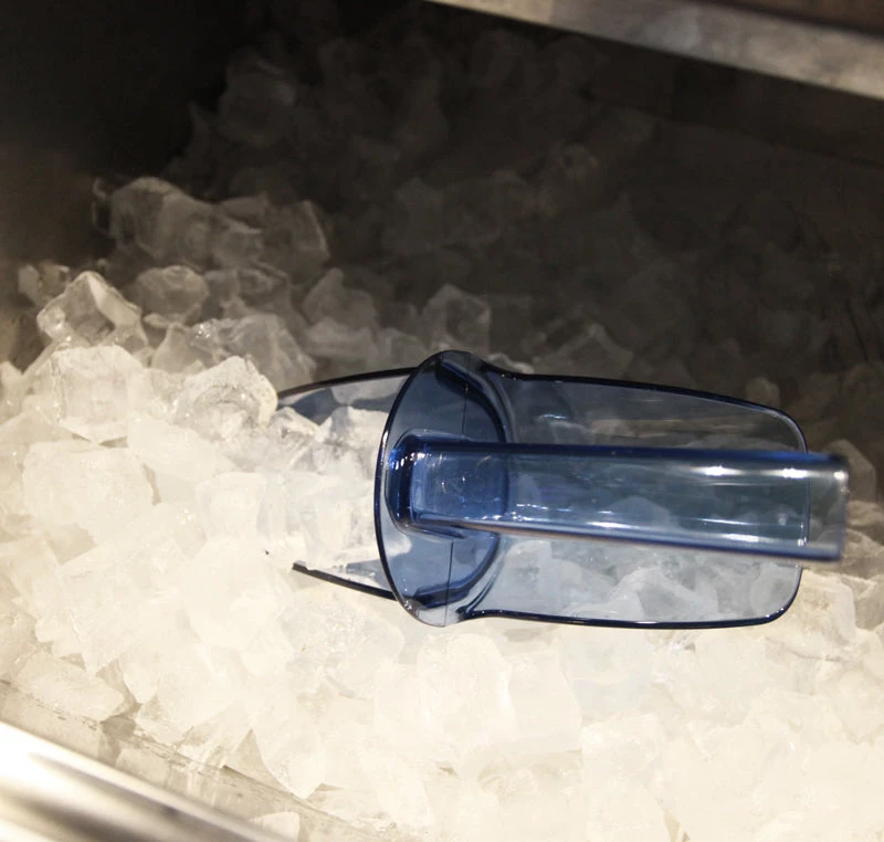 is-sj6-10-san-jamar-ice-scoop-ice-well-2_1.jpg BarProducts.com San Jamar SI5500 Saf-T-Scoop 6-10 Oz. Food Safe Ice Scoop BAR SUPPLIES